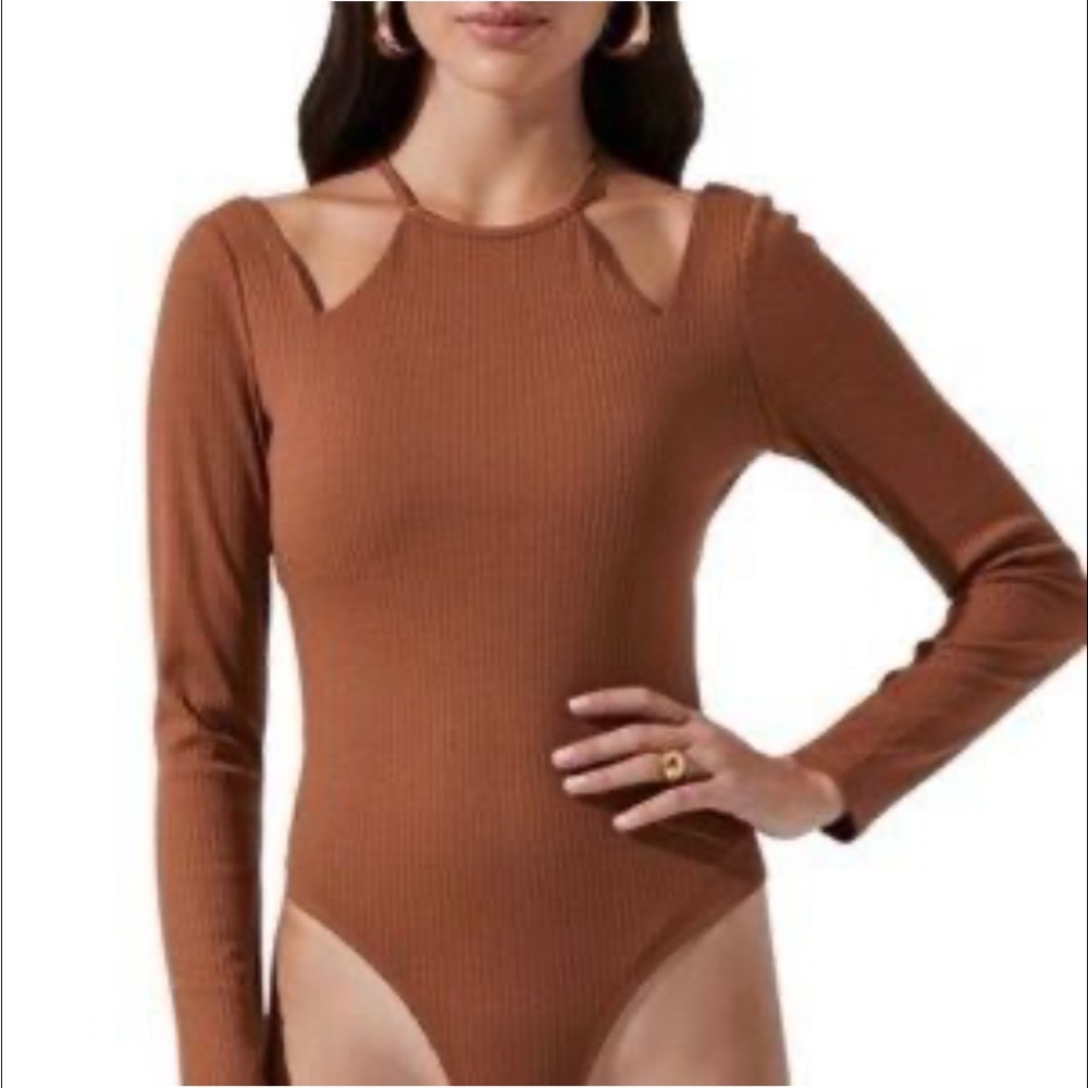 ASTR Cutout Ribbed Long-Sleeve Bodysuit in Rust - Picture 2 of 6